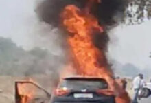 उपमुख्यमंत्री साव के कार्यक्रम में पहुंचने से पहले भाजपा मंडल अध्यक्ष की कार में लगी भीषण आग, कोई हताहत नहीं उपमुख्यमंत्री साव के कार्यक्रम में पहुंचने से पहले भाजपा मंडल अध्यक्ष की कार में लगी भीषण आग, कोई हताहत नहीं