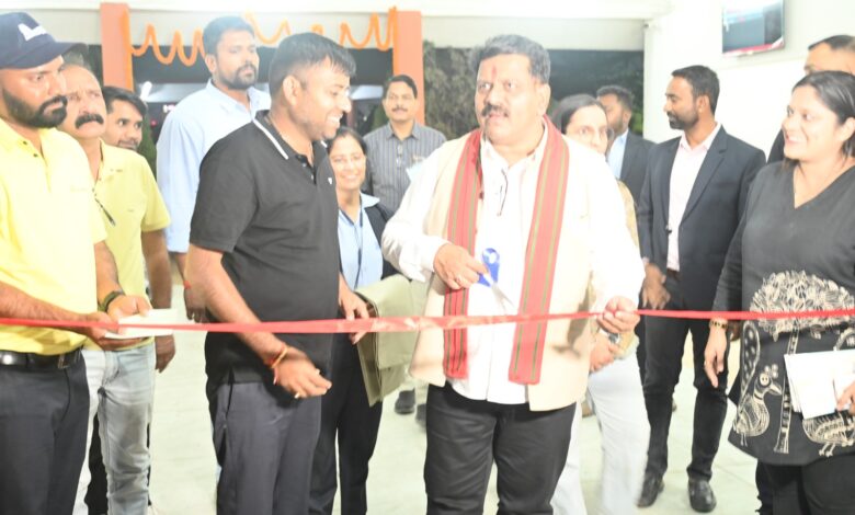 рдЙрдкрдореБрдЦреНрдпрдордВрддреНрд░реА рд╢рд░реНрдорд╛ рдиреЗ рдореНрдпреВрдЬрд╝реЛрд░рд╛рдорд╛ рдореЗрдВ рджреЗрд╢ рдХреЗ рддреАрд╕рд░реЗ рд╕рдмрд╕реЗ рдмрдбрд╝реЗ рдЧреЛ-рдХрд╛рд░реНрдЯрд┐рдВрдЧ рдЯреНрд░реИрдХ рдХрд╛ рдХрд┐рдпрд╛ рдЙрджреНрдШрд╛рдЯрди рдЙрдкрдореБрдЦреНрдпрдордВрддреНрд░реА рд╢рд░реНрдорд╛ рдиреЗ рдореНрдпреВрдЬрд╝реЛрд░рд╛рдорд╛ рдореЗрдВ рджреЗрд╢ рдХреЗ рддреАрд╕рд░реЗ рд╕рдмрд╕реЗ рдмрдбрд╝реЗ рдЧреЛ-рдХрд╛рд░реНрдЯрд┐рдВрдЧ рдЯреНрд░реИрдХ рдХрд╛ рдХрд┐рдпрд╛ рдЙрджреНрдШрд╛рдЯрди