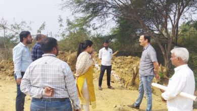 अमलीडीह नाले में अतिक्रमण पर चला प्रशासन का बुलडोजर अमलीडीह नाले में अतिक्रमण पर चला प्रशासन का बुलडोजर