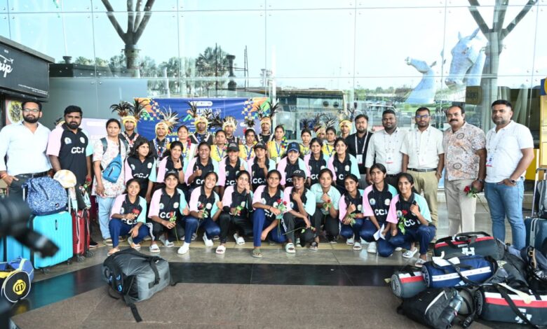 खेल प्रतिभा का महाकुंभ: असम से तैराकी के 10 और तमिलनाडु से 17 फुटबॉल खिलाड़ियों का दल पहुंचा रायपुर खेल प्रतिभा का महाकुंभ: असम से तैराकी के 10 और तमिलनाडु से 17 फुटबॉल खिलाड़ियों का दल पहुंचा रायपुर