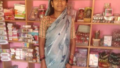 डिजिटल दौर में बदली तस्वीर: फैंसी स्टोर से प्रीति यादव बनीं नई पीढ़ी की आत्मनिर्भर उद्यमी डिजिटल दौर में बदली तस्वीर: फैंसी स्टोर से प्रीति यादव बनीं नई पीढ़ी की आत्मनिर्भर उद्यमी