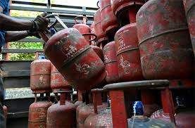 गैस किल्लत पर विधानसभा में पक्ष-विपक्ष में तीखी नोंक-झोंक, पांच मिनट के लिए स्थगित हुआ सदन गैस किल्लत पर विधानसभा में पक्ष-विपक्ष में तीखी नोंक-झोंक, पांच मिनट के लिए स्थगित हुआ सदन