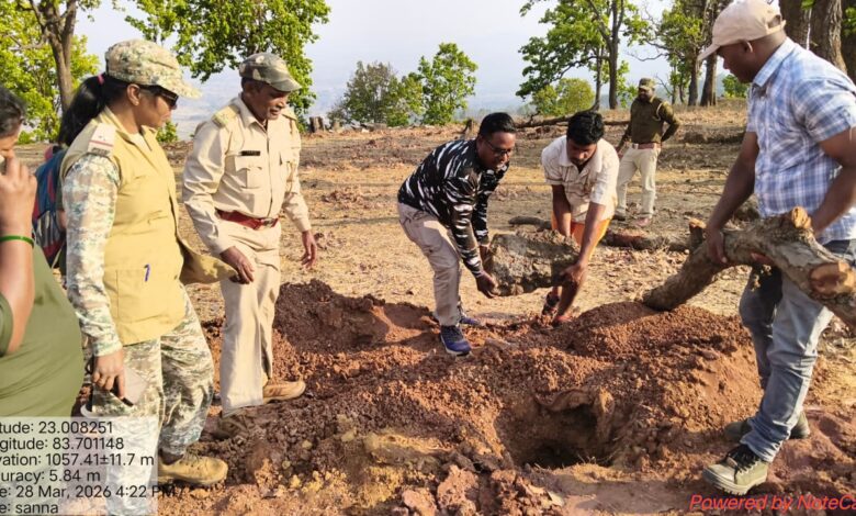 जंगल क्षेत्र में अवैध बोरवेल खनन पर वन विभाग की सख्त कार्यवाही, दो वाहन जब्त जंगल क्षेत्र में अवैध बोरवेल खनन पर वन विभाग की सख्त कार्यवाही, दो वाहन जब्त