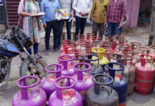 рдЕрд╡реИрдз рдЧреИрд╕ рд░рд┐рдлрд┐рд▓рд┐рдВрдЧ рдкрд░ рдЬрдЧрджрд▓рдкреБрд░ рдореЗрдВ рдмрдбрд╝реА рдХрд╛рд░реНрд░рд╡рд╛рдИ, 24 рдирдЧ рдШрд░реЗрд▓реВ рдЧреИрд╕ рдФрд░ 10 рдирдЧ рдХрдорд░реНрд╢рд┐рдпрд▓ рдЧреИрд╕ рд╕рд┐рд▓реЗрдВрдбрд░ рдЬрдмреНрдд рдЕрд╡реИрдз рдЧреИрд╕ рд░рд┐рдлрд┐рд▓рд┐рдВрдЧ рдкрд░ рдЬрдЧрджрд▓рдкреБрд░ рдореЗрдВ рдмрдбрд╝реА рдХрд╛рд░реНрд░рд╡рд╛рдИ, 24 рдирдЧ рдШрд░реЗрд▓реВ рдЧреИрд╕ рдФрд░ 10 рдирдЧ рдХрдорд░реНрд╢рд┐рдпрд▓ рдЧреИрд╕ рд╕рд┐рд▓реЗрдВрдбрд░ рдЬрдмреНрдд