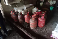 рдШрд░реЗрд▓реВ рдПрд▓рдкреАрдЬреА рдХреЗ рджреБрд░реБрдкрдпреЛрдЧ рд╡ рдХрд╛рд▓рд╛рдмрд╛рдЬрд╛рд░реА рдкрд░ рдЬрд┐рд▓рд╛ рдкреНрд░рд╢рд╛рд╕рди рдХреА рд╕рдЦреНрддреА, 350 рд╕реЗ рдЕрдзрд┐рдХ рдЧреИрд╕ рд╕рд┐рд▓реЗрдВрдбрд░ рдЬрдмреНрдд рдШрд░реЗрд▓реВ рдПрд▓рдкреАрдЬреА рдХреЗ рджреБрд░реБрдкрдпреЛрдЧ рд╡ рдХрд╛рд▓рд╛рдмрд╛рдЬрд╛рд░реА рдкрд░ рдЬрд┐рд▓рд╛ рдкреНрд░рд╢рд╛рд╕рди рдХреА рд╕рдЦреНрддреА, 350 рд╕реЗ рдЕрдзрд┐рдХ рдЧреИрд╕ рд╕рд┐рд▓реЗрдВрдбрд░ рдЬрдмреНрдд