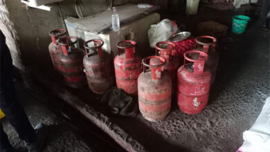 рдШрд░реЗрд▓реВ рдПрд▓рдкреАрдЬреА рдХреЗ рджреБрд░реБрдкрдпреЛрдЧ рд╡ рдХрд╛рд▓рд╛рдмрд╛рдЬрд╛рд░реА рдкрд░ рдЬрд┐рд▓рд╛ рдкреНрд░рд╢рд╛рд╕рди рдХреА рд╕рдЦреНрддреА, 350 рд╕реЗ рдЕрдзрд┐рдХ рдЧреИрд╕ рд╕рд┐рд▓реЗрдВрдбрд░ рдЬрдмреНрдд рдШрд░реЗрд▓реВ рдПрд▓рдкреАрдЬреА рдХреЗ рджреБрд░реБрдкрдпреЛрдЧ рд╡ рдХрд╛рд▓рд╛рдмрд╛рдЬрд╛рд░реА рдкрд░ рдЬрд┐рд▓рд╛ рдкреНрд░рд╢рд╛рд╕рди рдХреА рд╕рдЦреНрддреА, 350 рд╕реЗ рдЕрдзрд┐рдХ рдЧреИрд╕ рд╕рд┐рд▓реЗрдВрдбрд░ рдЬрдмреНрдд