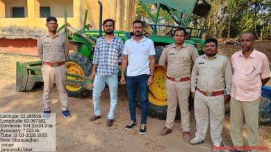 рд╡рди рднреВрдорд┐ рдкрд░ рдЕрд╡реИрдз рдЬреБрддрд╛рдИ рдХрд░рддреЗ рдЯреНрд░реИрдХреНрдЯрд░ рдЬрдмреНрдд рд╡рди рднреВрдорд┐ рдкрд░ рдЕрд╡реИрдз рдЬреБрддрд╛рдИ рдХрд░рддреЗ рдЯреНрд░реИрдХреНрдЯрд░ рдЬрдмреНрдд