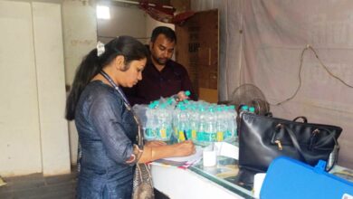 рдЕрд╡реИрдз рдЙрддреНрдкрд╛рджрди рдкрд░ рдмрдбрд╝реА рдХрд╛рд░реНрд░рд╡рд╛рдИ: рдмрд┐рд▓реНрд╕ рд╡реЙрдЯрд░ рдбреНрд░рд┐рдВрдХреЛ рд╕реЗ 2016 рдмреЛрддрд▓реЗрдВ рд╕реАрдЬ, рдирдореВрдиреЗ рдЬрд╛рдВрдЪ рдХреЗ рд▓рд┐рдП рднреЗрдЬреЗ рдЧрдП рдЕрд╡реИрдз рдЙрддреНрдкрд╛рджрди рдкрд░ рдмрдбрд╝реА рдХрд╛рд░реНрд░рд╡рд╛рдИ: рдмрд┐рд▓реНрд╕ рд╡реЙрдЯрд░ рдбреНрд░рд┐рдВрдХреЛ рд╕реЗ 2016 рдмреЛрддрд▓реЗрдВ рд╕реАрдЬ, рдирдореВрдиреЗ рдЬрд╛рдВрдЪ рдХреЗ рд▓рд┐рдП рднреЗрдЬреЗ рдЧрдП