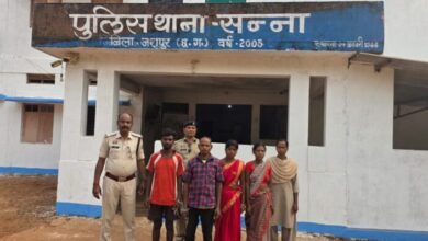 महिला के गुप्तांग में डंडा डालकर हत्या, पति समेत चार आरोपी गिरफ्तार महिला के गुप्तांग में डंडा डालकर हत्या, पति समेत चार आरोपी गिरफ्तार