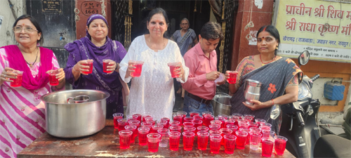 श्रमिक व राहगीरों को जवाहर नगर अग्रवाल समाज की महिलाओं ने बांटे शरबत श्रमिक व राहगीरों को जवाहर नगर अग्रवाल समाज की महिलाओं ने बांटे शरबत
