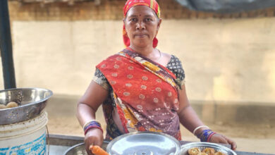 महतारी वंदन योजना से मिली नई दिशा, प्रेम बाई ने गुपचुप ठेले से बढ़ाई आय, परिवार को मिला मजबूत सहारा महतारी वंदन योजना से मिली नई दिशा, प्रेम बाई ने गुपचुप ठेले से बढ़ाई आय, परिवार को मिला मजबूत सहारा