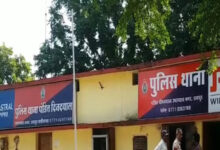 मधुशाला बार में युवक ने किराना व्यापारी पर बीयर की बोतल से किया हमला, तलाश जारी मधुशाला बार में युवक ने किराना व्यापारी पर बीयर की बोतल से किया हमला, तलाश जारी