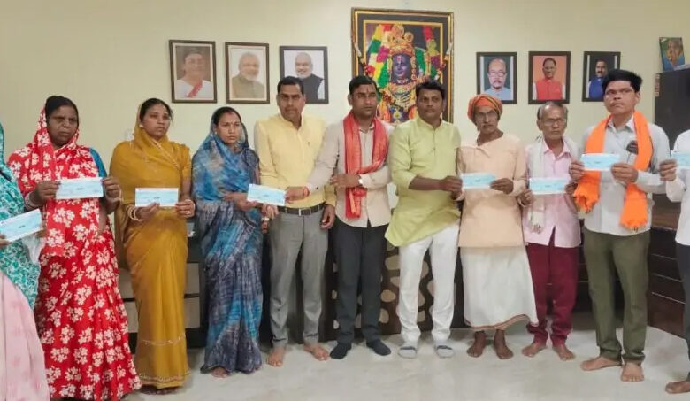 उप मुख्यमंत्री शर्मा के विशेष प्रयासों से कबीरधाम के 872 जरूरतमंदों को मिली आर्थिक सहायता उप मुख्यमंत्री शर्मा के विशेष प्रयासों से कबीरधाम के 872 जरूरतमंदों को मिली आर्थिक सहायता