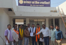 विहिप व बजरंगदल के गौ रक्षा विभाग ने मुख्यमंत्री के नाम सौंपा ज्ञापन विहिप व बजरंगदल के गौ रक्षा विभाग ने मुख्यमंत्री के नाम सौंपा ज्ञापन