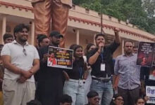 12 वीं पेपर लीक और जगदलपुर की हरिका को इंसाफ दिलाने युवाओं ने किया शिक्षा मंत्री यादव की इस्तीफे की मांग 12 वीं पेपर लीक और जगदलपुर की हरिका को इंसाफ दिलाने युवाओं ने किया शिक्षा मंत्री यादव की इस्तीफे की मांग