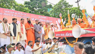 वाराणसी से लाए गए पवित्र माटी युक्त कलश श्रीराम मंदिर पहुँचे, साधु-संतों की उपस्थिति में हुई विशेष पूजा-अर्चना व कलश स्थापना वाराणसी से लाए गए पवित्र माटी युक्त कलश श्रीराम मंदिर पहुँचे, साधु-संतों की उपस्थिति में हुई विशेष पूजा-अर्चना व कलश स्थापना