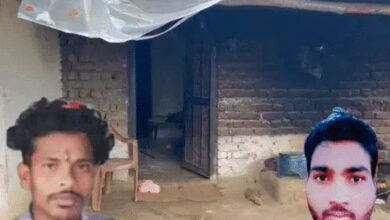 धर्म पूछकर कुलगाम में आतंकियों ने छत्तीसगढ़ के दो मजदूरों को गोलियों से भून डाला, वहीं हुआ अंतिम संस्कार धर्म पूछकर कुलगाम में आतंकियों ने छत्तीसगढ़ के दो मजदूरों को गोलियों से भून डाला, वहीं हुआ अंतिम संस्कार